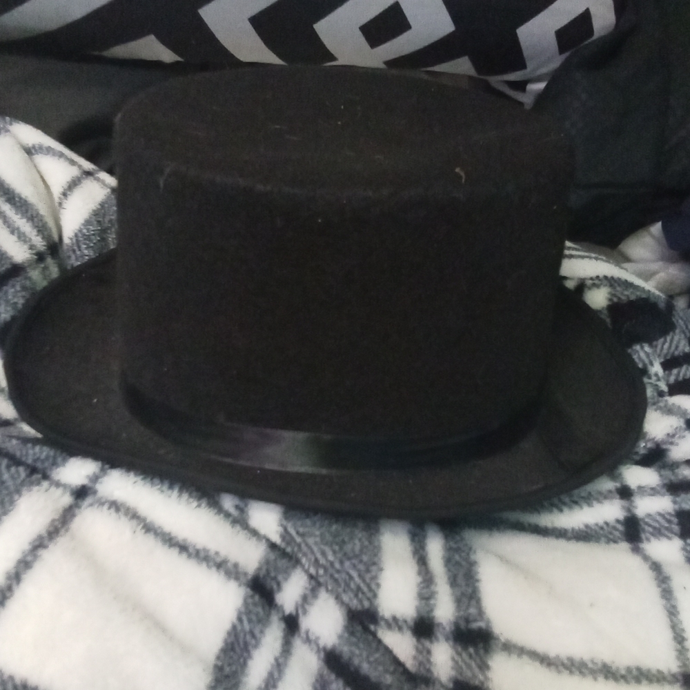 Black top hat